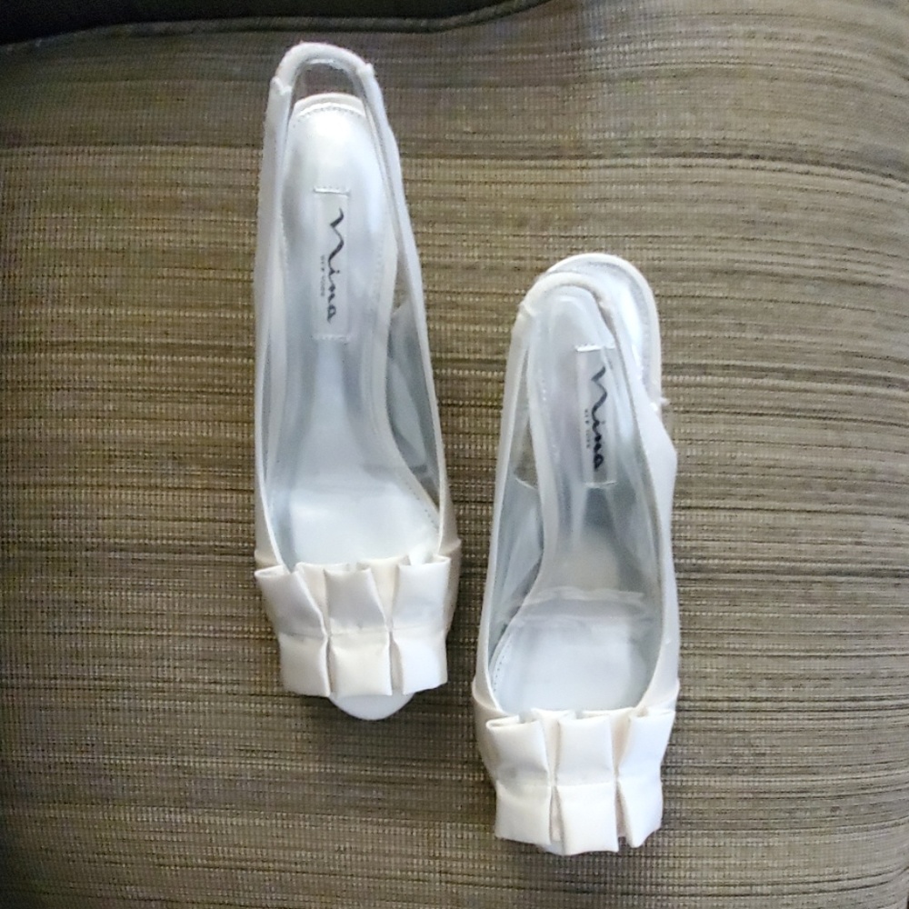 Nina CYRA heels NEW in BOX Ivory Crystal. Size 7.5
